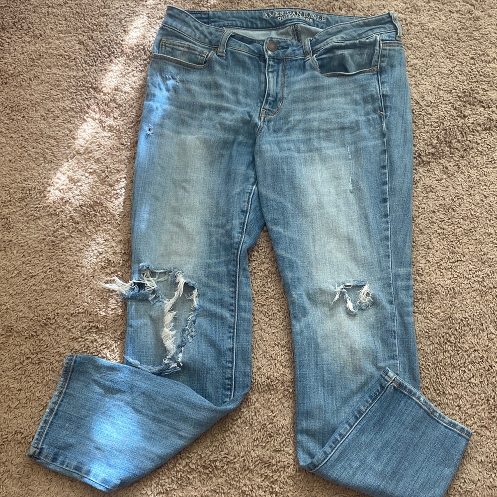 American Eagle ripped jeans 14